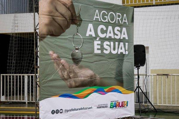 Moradores do Mirante dos Altos celebram entrega de matrículas pela gestão municipal