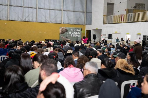 Moradores do Mirante dos Altos celebram entrega de matrículas pela gestão municipal