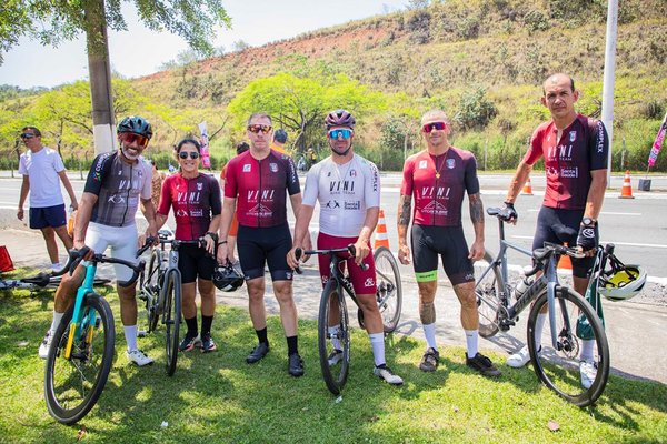 Mais de 460 ciclistas participam da 17ª edição do GP Barueri