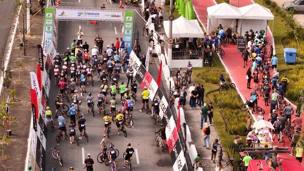 Mais de 460 ciclistas participam da 17ª edição do GP Barueri