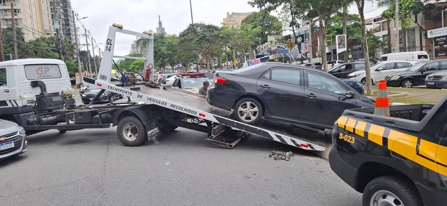 Fiscalização de trânsito de Barueri retira veículos de circulação por irregularidades graves
