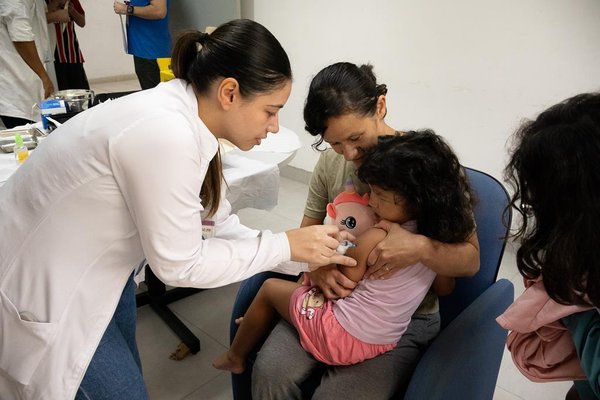 Vacinação nas escolas acontece neste sábado (17) para atualizar cadernetas de alunos e da população