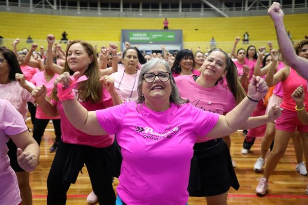 Balada Rosa reúne alunos do Esporte em noite de dança e conscientização