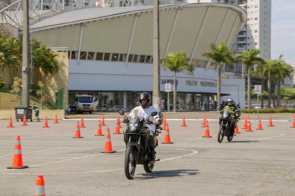 Secretaria de Mobilidade Urbana de Barueri realiza formação de 14 novos agentes de trânsito